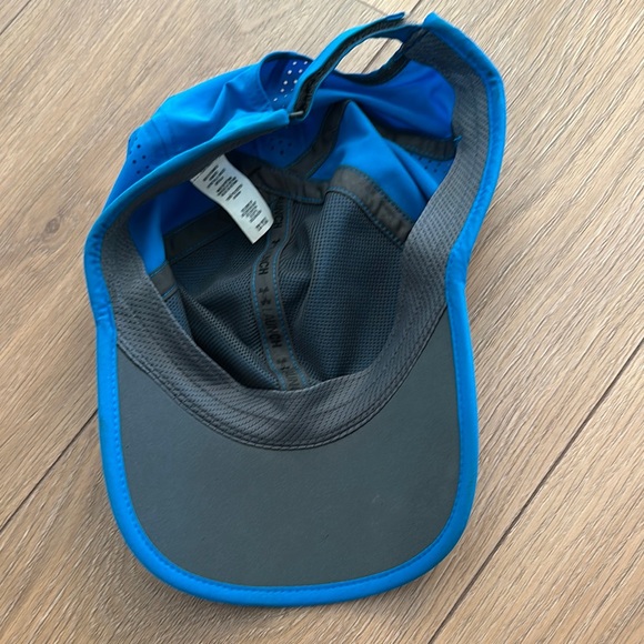 Lot of 3 running hats.  2 Under Armour, 1 Adidas - Picture 8 of 9
